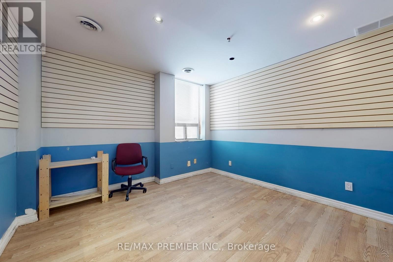 17 - 5484 Tomken Road, Mississauga (Northeast), Ontario  L4W 2Z6 - Photo 6 - W12380789