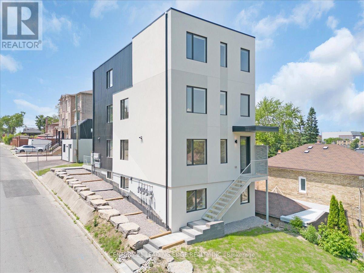 4 - 10 SUMMIT AVENUE, Toronto, Ontario