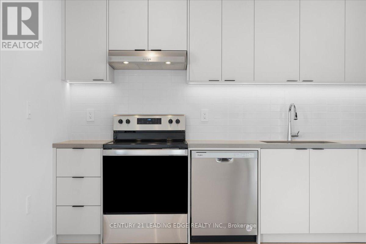 4 - 10 Summit Avenue, Toronto, Ontario  M6E 1X4 - Photo 9 - W12380836
