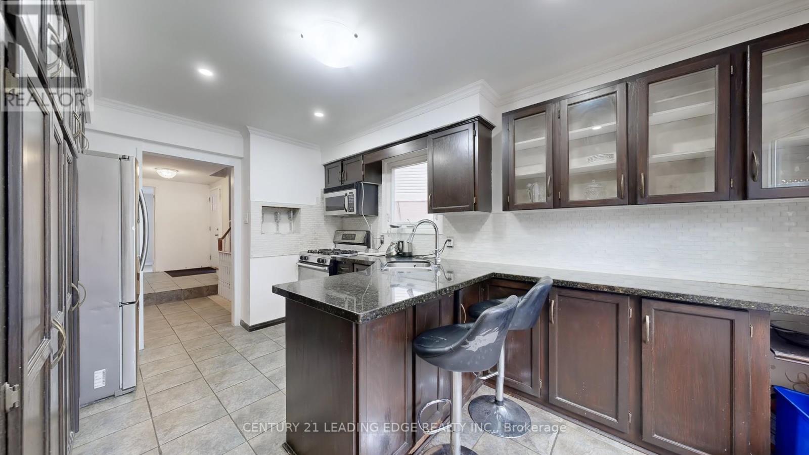 3061 Ilomar Court, Mississauga (Meadowvale), Ontario  L5N 5B6 - Photo 10 - W12380854