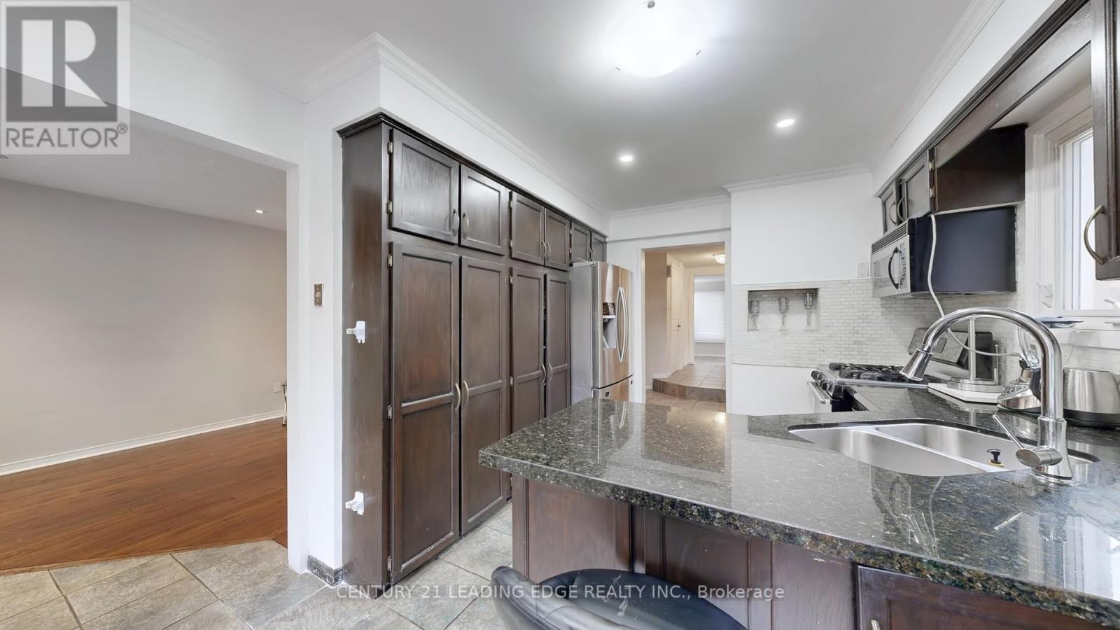 3061 Ilomar Court, Mississauga (Meadowvale), Ontario  L5N 5B6 - Photo 11 - W12380854