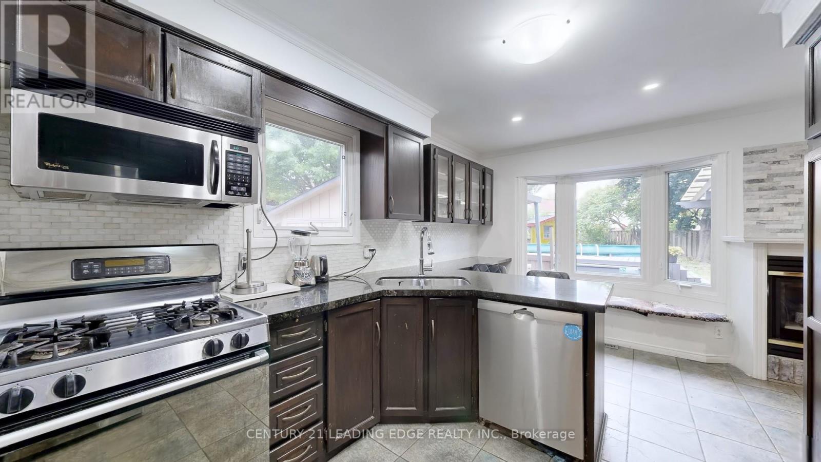 3061 Ilomar Court, Mississauga (Meadowvale), Ontario  L5N 5B6 - Photo 12 - W12380854
