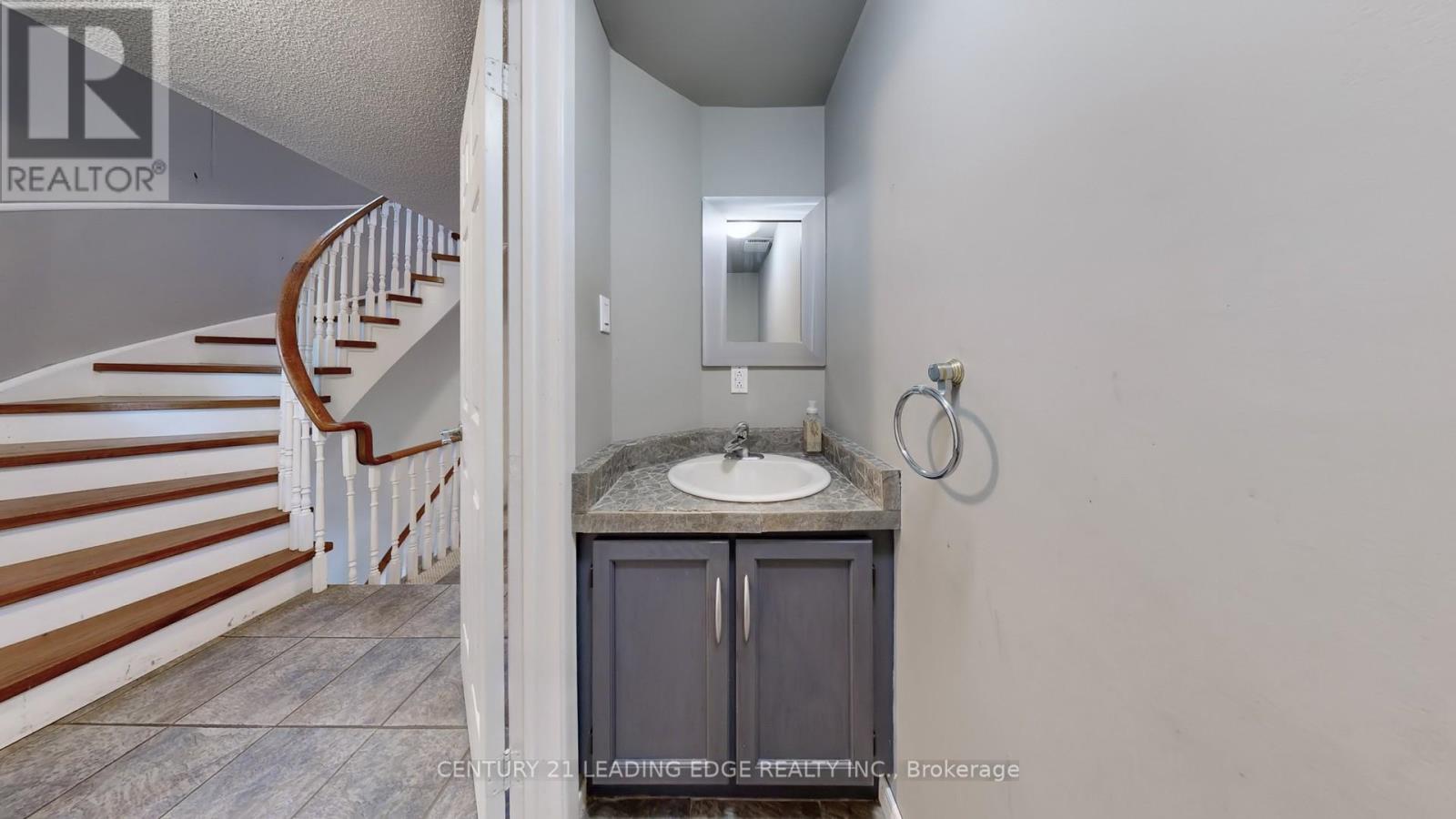 3061 Ilomar Court, Mississauga (Meadowvale), Ontario  L5N 5B6 - Photo 16 - W12380854