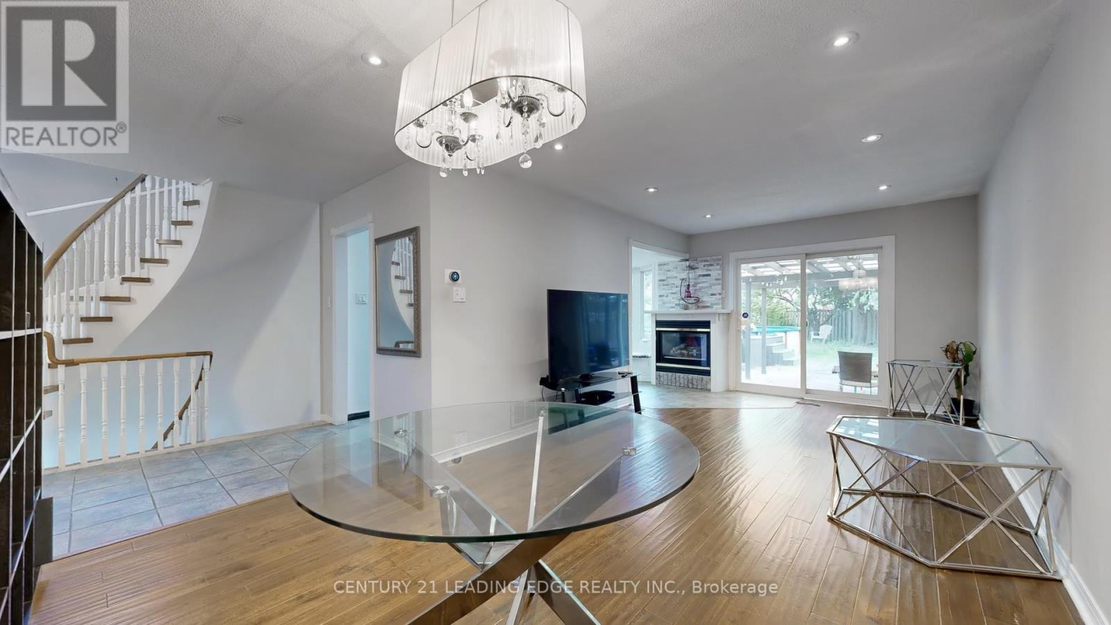 3061 Ilomar Court, Mississauga (Meadowvale), Ontario  L5N 5B6 - Photo 6 - W12380854