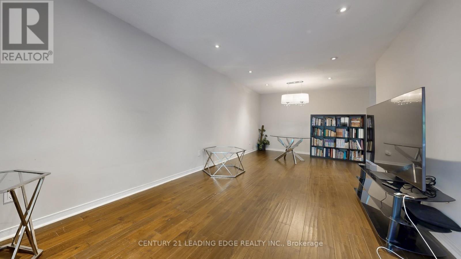 3061 Ilomar Court, Mississauga (Meadowvale), Ontario  L5N 5B6 - Photo 8 - W12380854