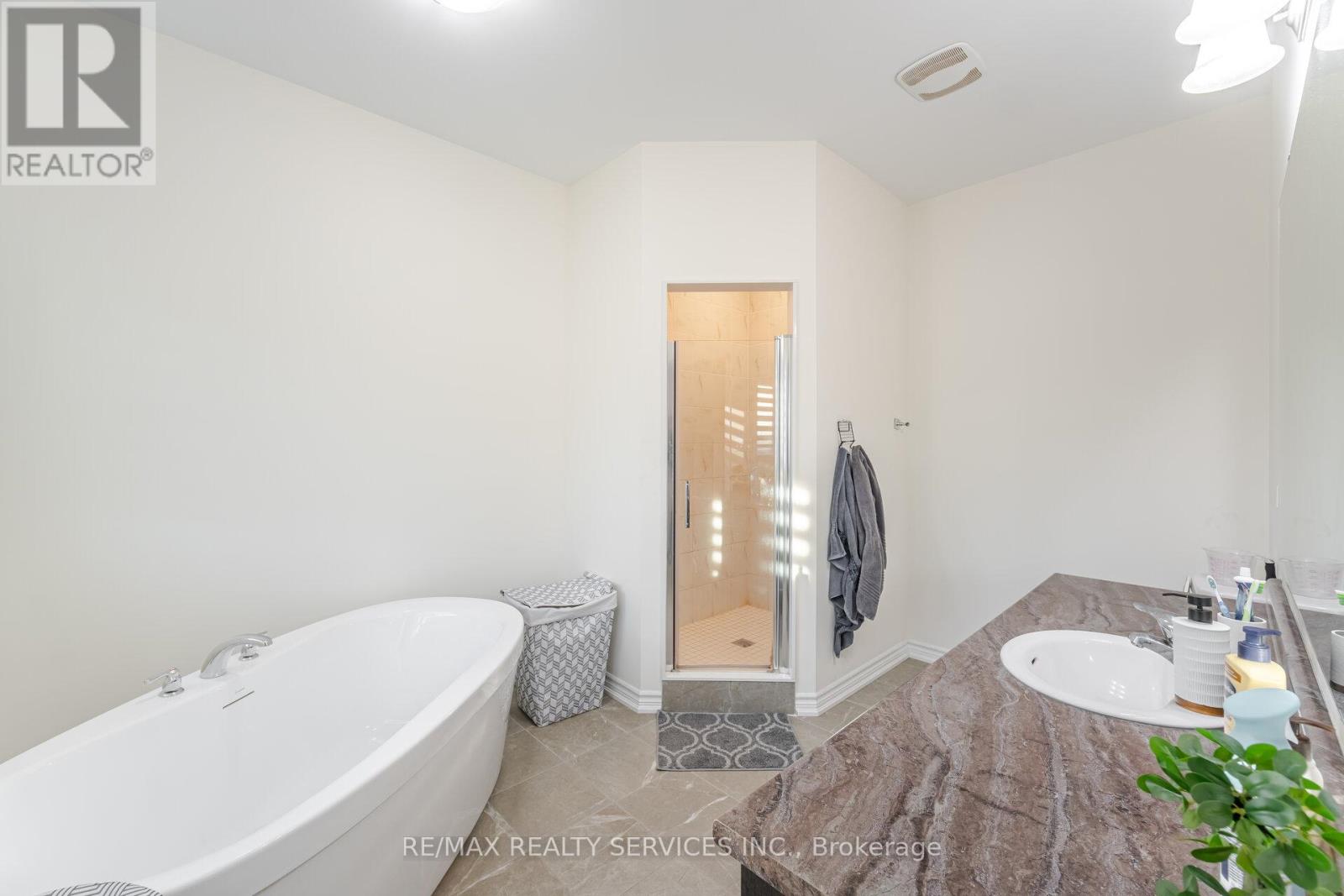 42 Thornvalley Terrace, Caledon, Ontario  L7C 4H9 - Photo 19 - W12380867