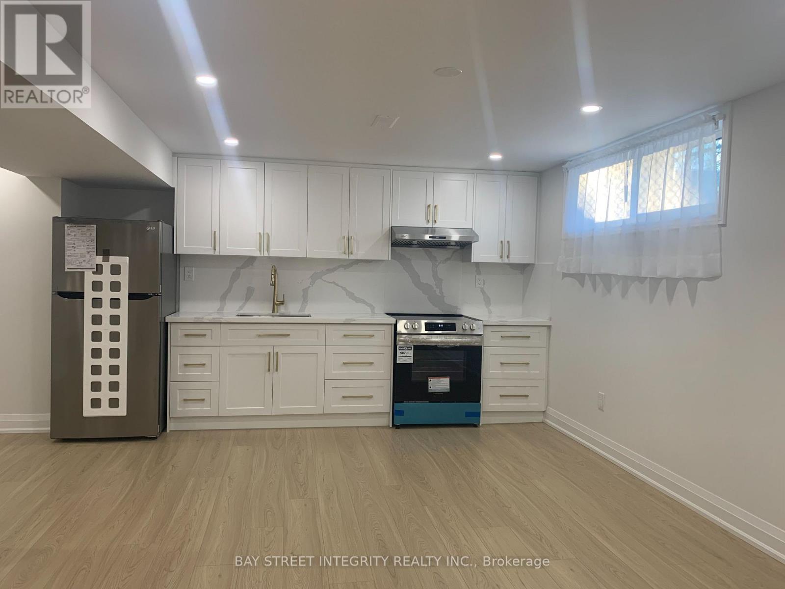 77 WARESIDE ROAD, Toronto, Ontario