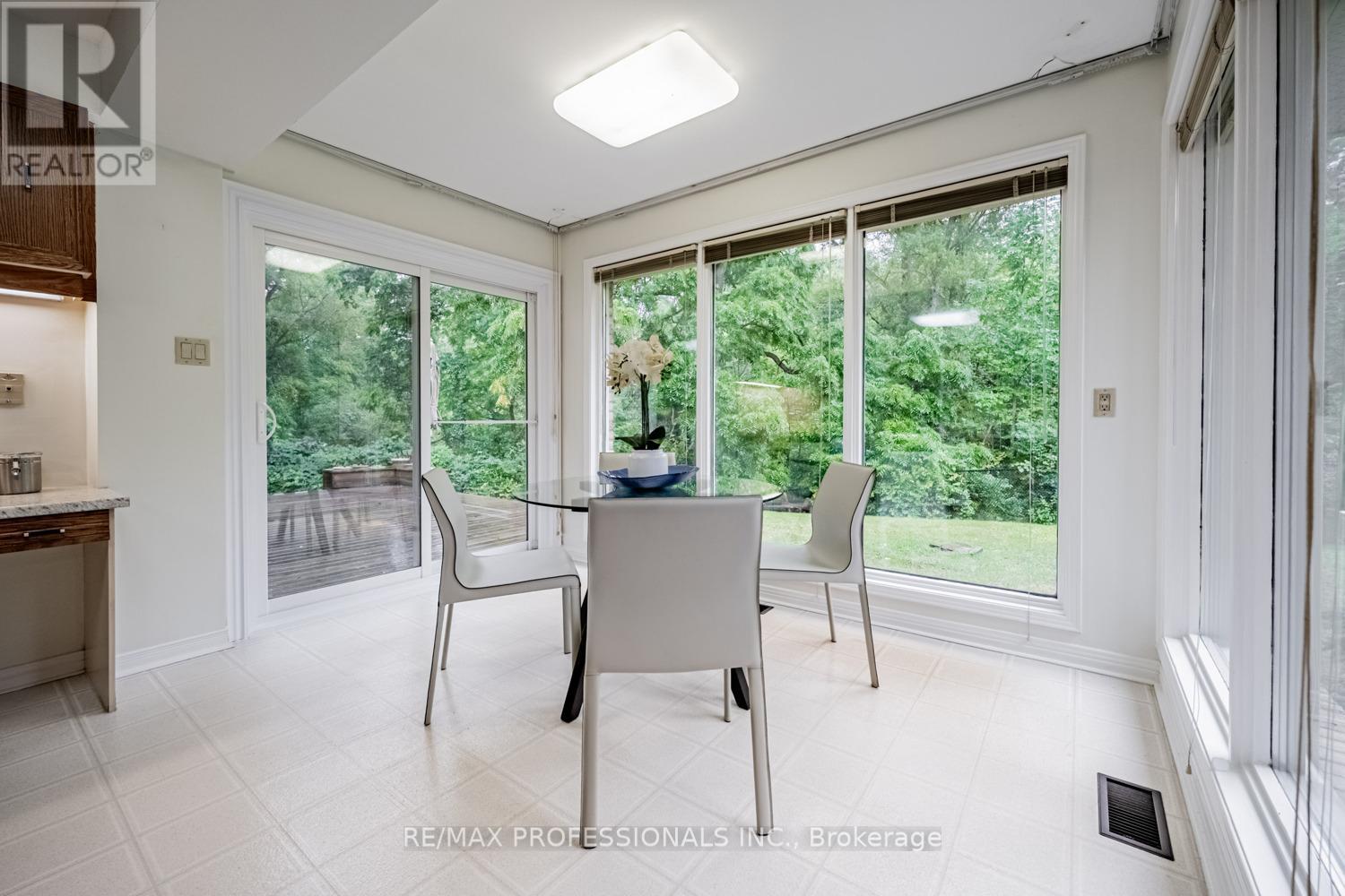 2260 Cedarberry Court, Oakville (Fd Ford), Ontario  L6J 6E5 - Photo 10 - W12380927