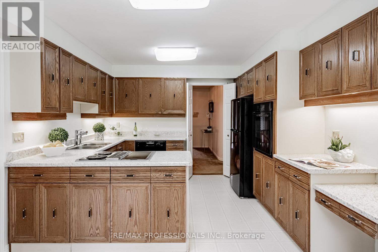 2260 Cedarberry Court, Oakville (Fd Ford), Ontario  L6J 6E5 - Photo 13 - W12380927