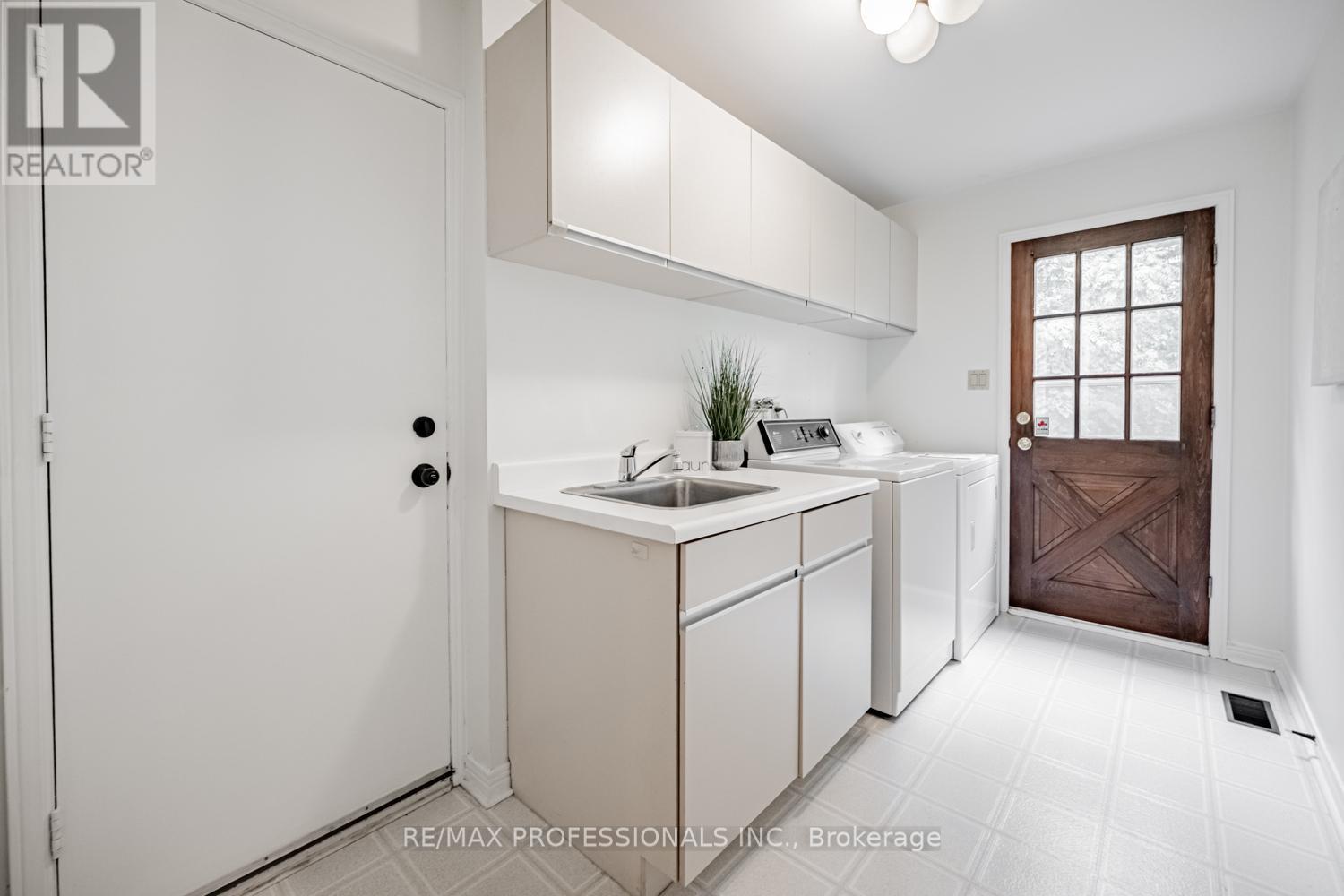2260 Cedarberry Court, Oakville (Fd Ford), Ontario  L6J 6E5 - Photo 18 - W12380927
