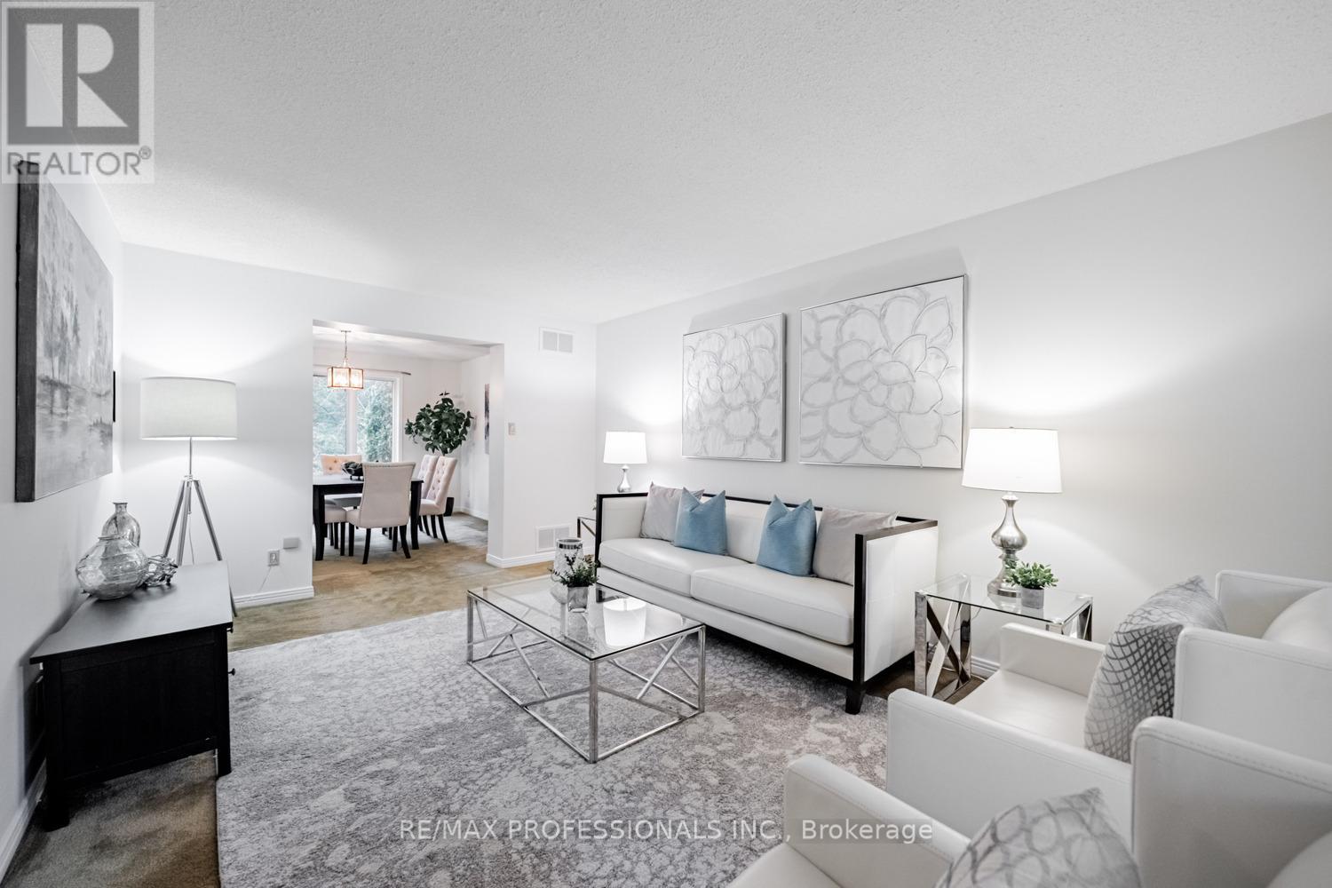 2260 Cedarberry Court, Oakville (Fd Ford), Ontario  L6J 6E5 - Photo 6 - W12380927