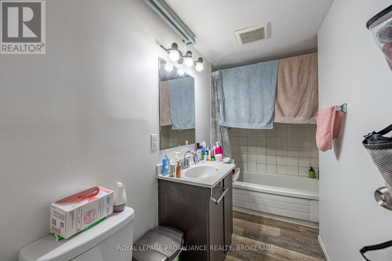 271-273 Rideau Street, Kingston, Ontario  K7K 3A7 - Photo 16 - X12381135