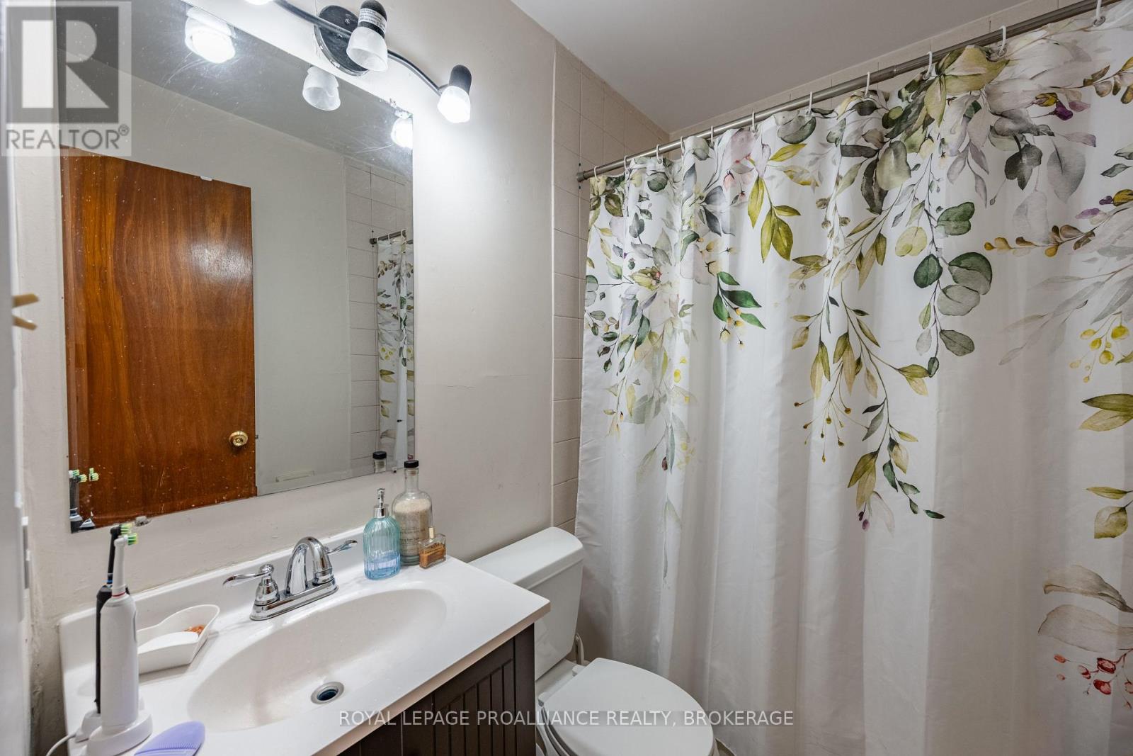 271-273 Rideau Street, Kingston, Ontario  K7K 3A7 - Photo 29 - X12381135