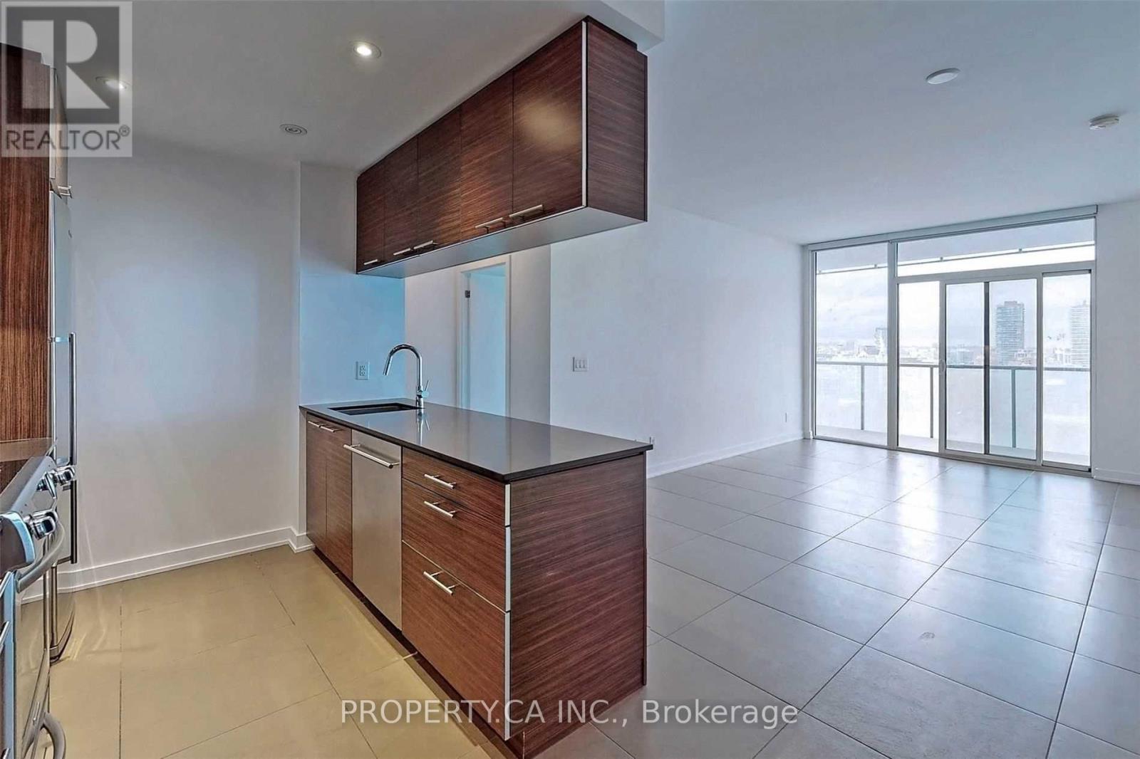 1408 - 1 Market Street, Toronto, Ontario  M5E 0A2 - Photo 2 - C12380968