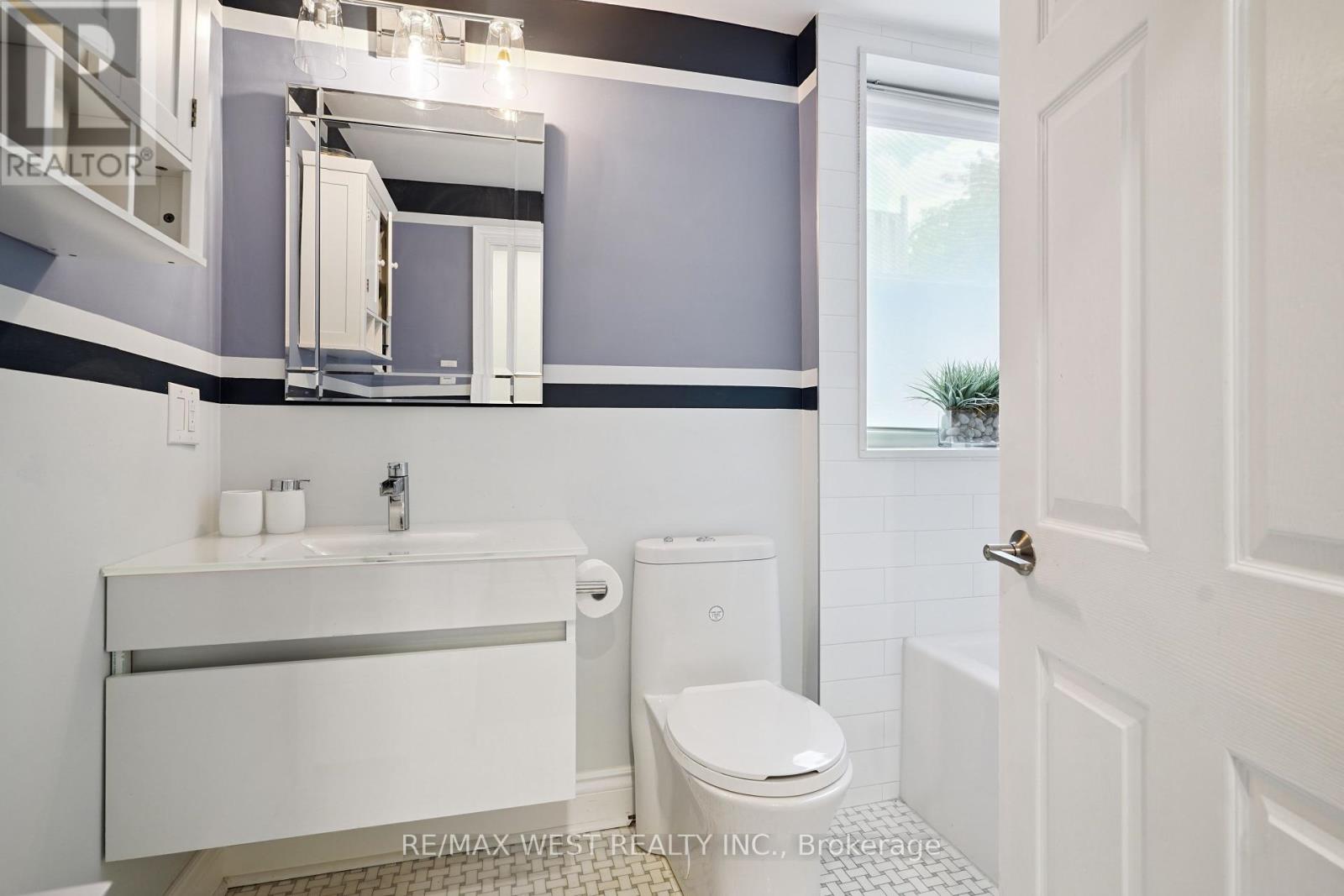 115 Cottingham Street, Toronto, Ontario  M4V 1B9 - Photo 13 - C12381026