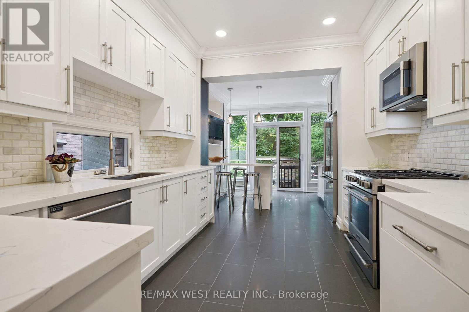 115 Cottingham Street, Toronto, Ontario  M4V 1B9 - Photo 6 - C12381026