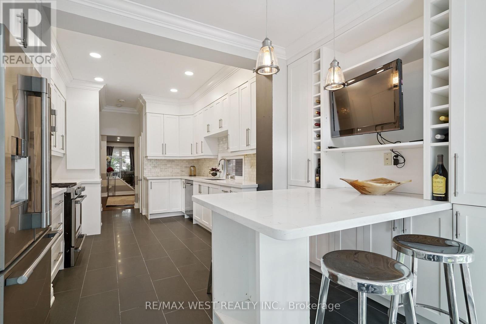115 Cottingham Street, Toronto, Ontario  M4V 1B9 - Photo 7 - C12381026