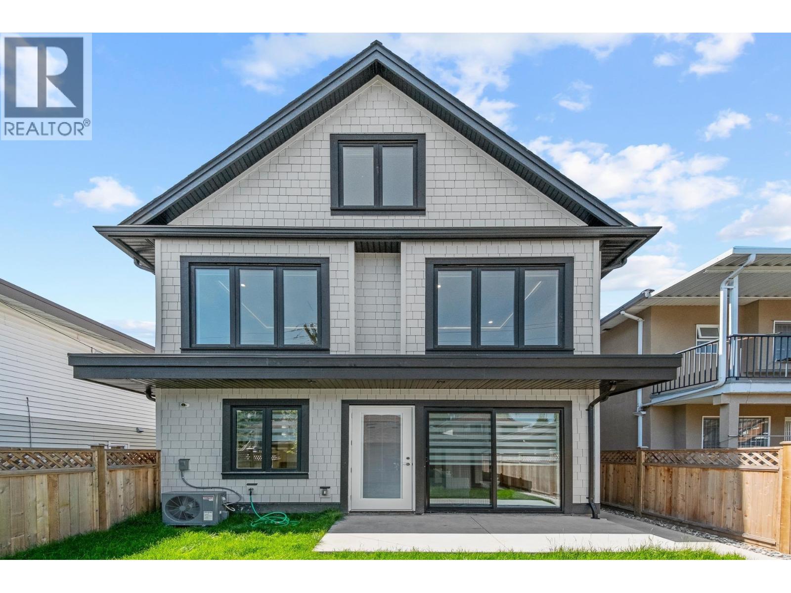 2 4650 GOTHARD STREET, Vancouver, British Columbia