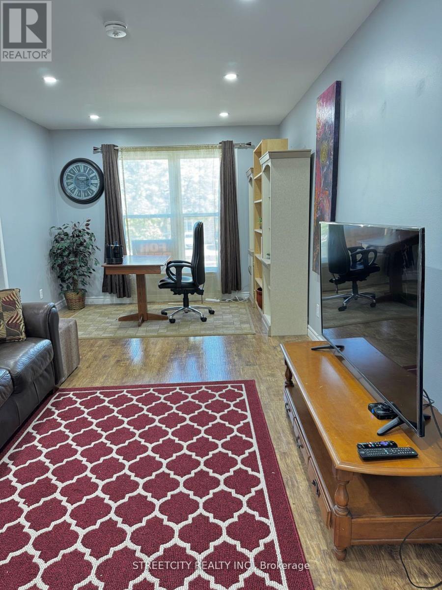 237 Homestead(Room) Crescent, London North, Ontario  N6G 2E7 - Photo 12 - X12381102