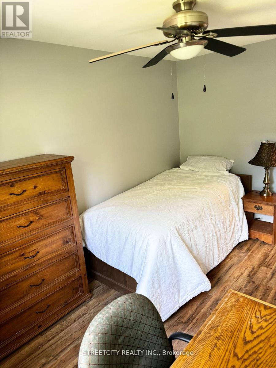 237 Homestead(Room) Crescent, London North, Ontario  N6G 2E7 - Photo 15 - X12381102