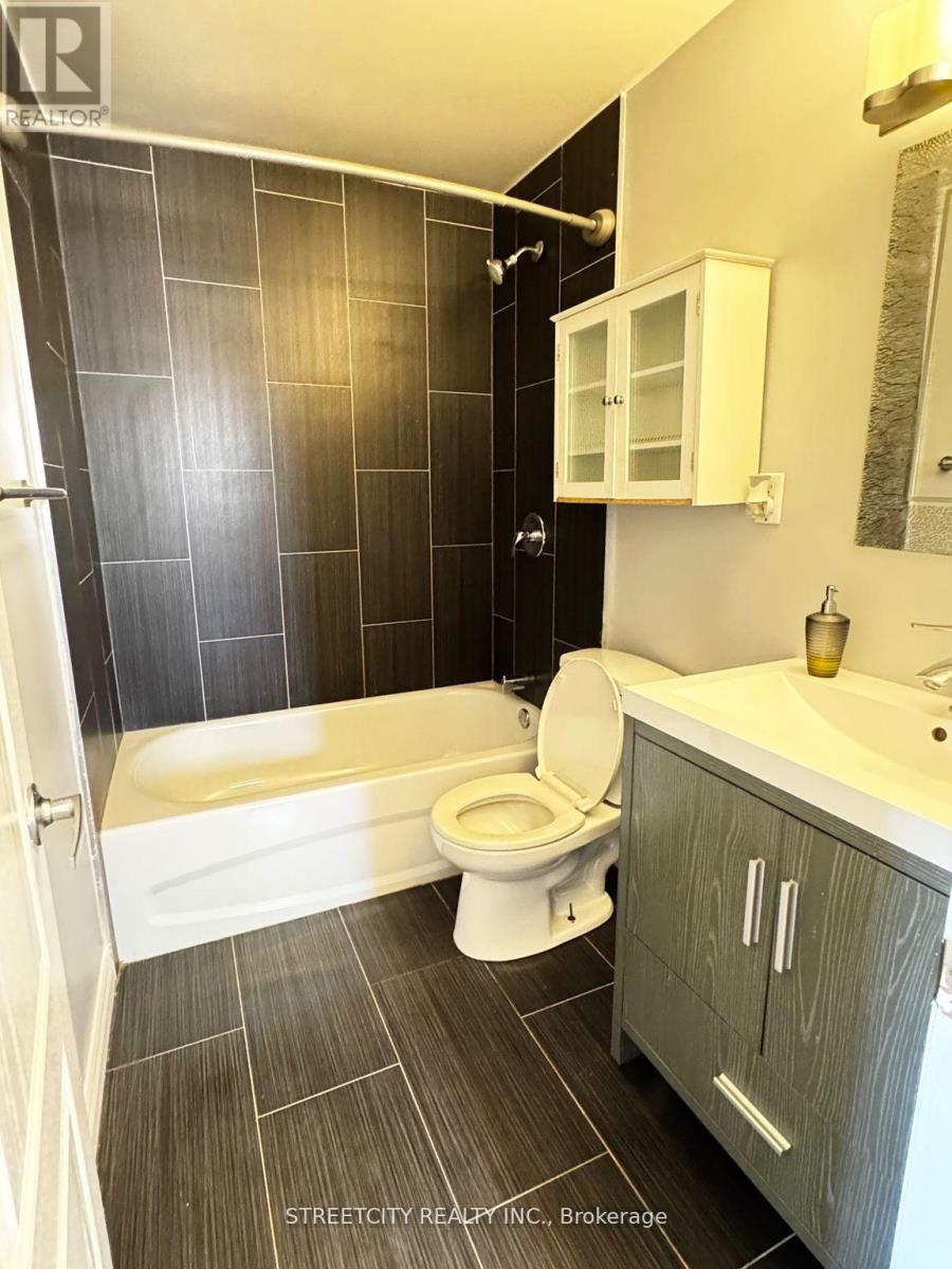237 Homestead(Room) Crescent, London North, Ontario  N6G 2E7 - Photo 21 - X12381102