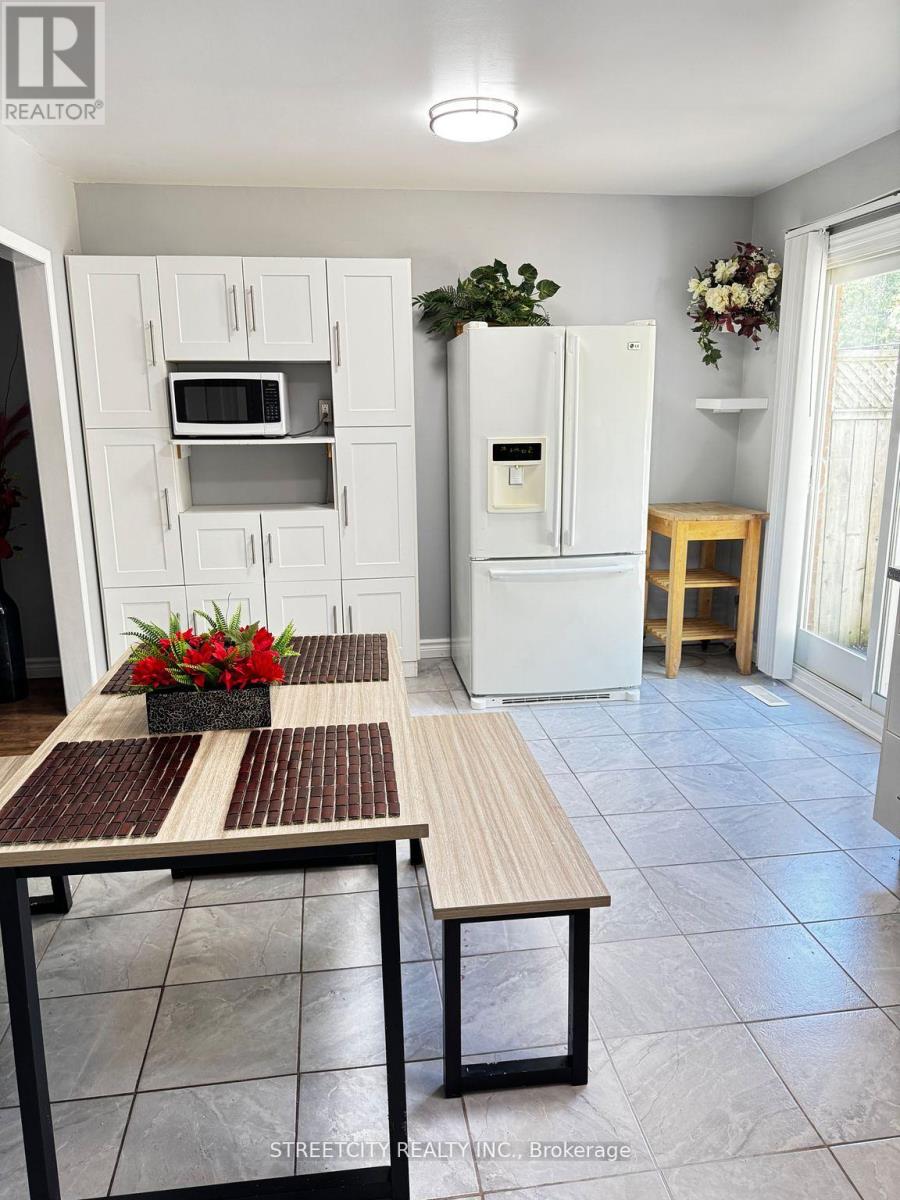 237 Homestead(Room) Crescent, London North, Ontario  N6G 2E7 - Photo 26 - X12381102