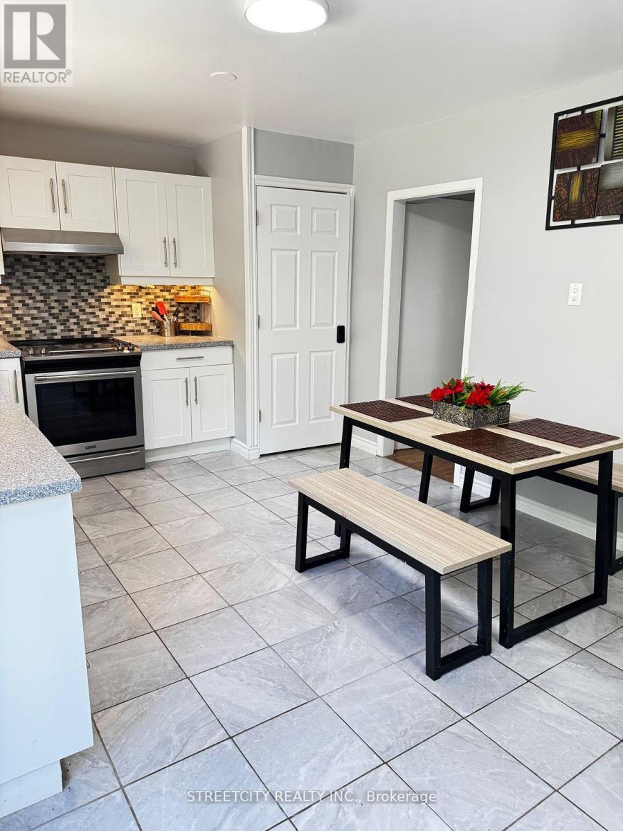 237 Homestead(Room) Crescent, London North, Ontario  N6G 2E7 - Photo 6 - X12381102