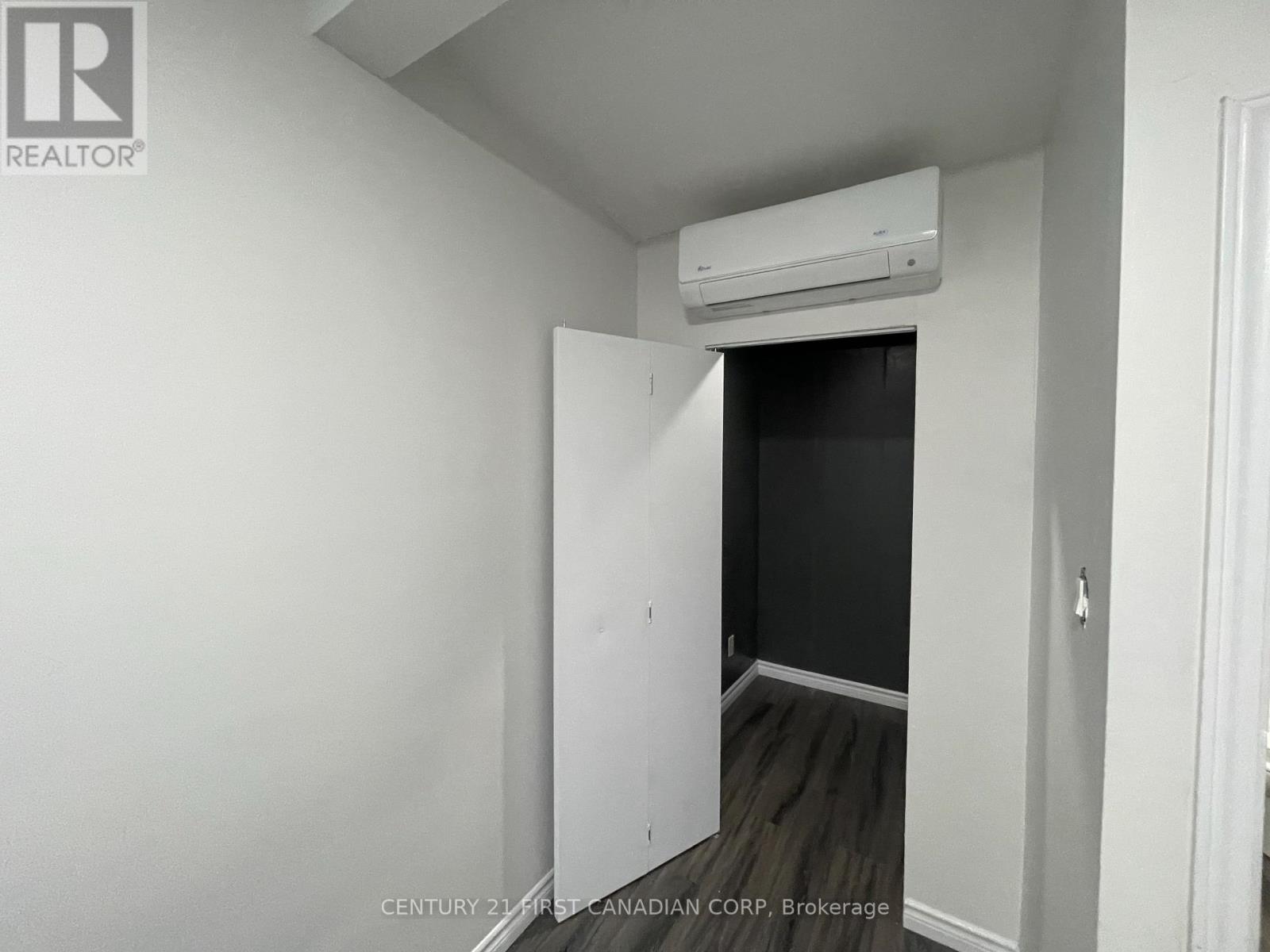 292 Simcoe Street, London East, Ontario  N6B 1J5 - Photo 10 - X12381222