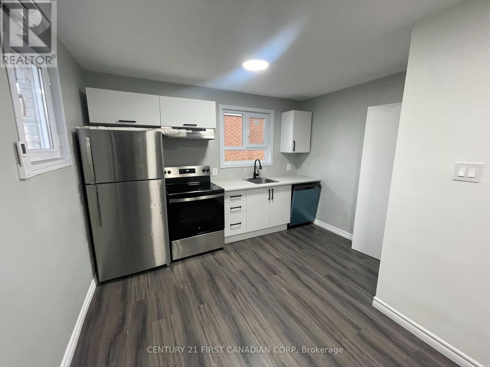 292 Simcoe Street, London East, Ontario  N6B 1J5 - Photo 3 - X12381222
