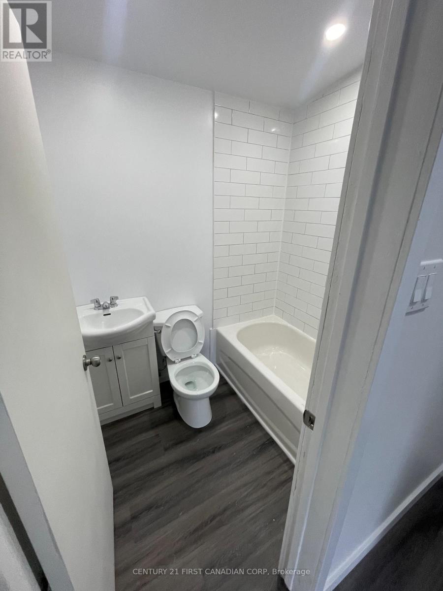 292 Simcoe Street, London East, Ontario  N6B 1J5 - Photo 35 - X12381222