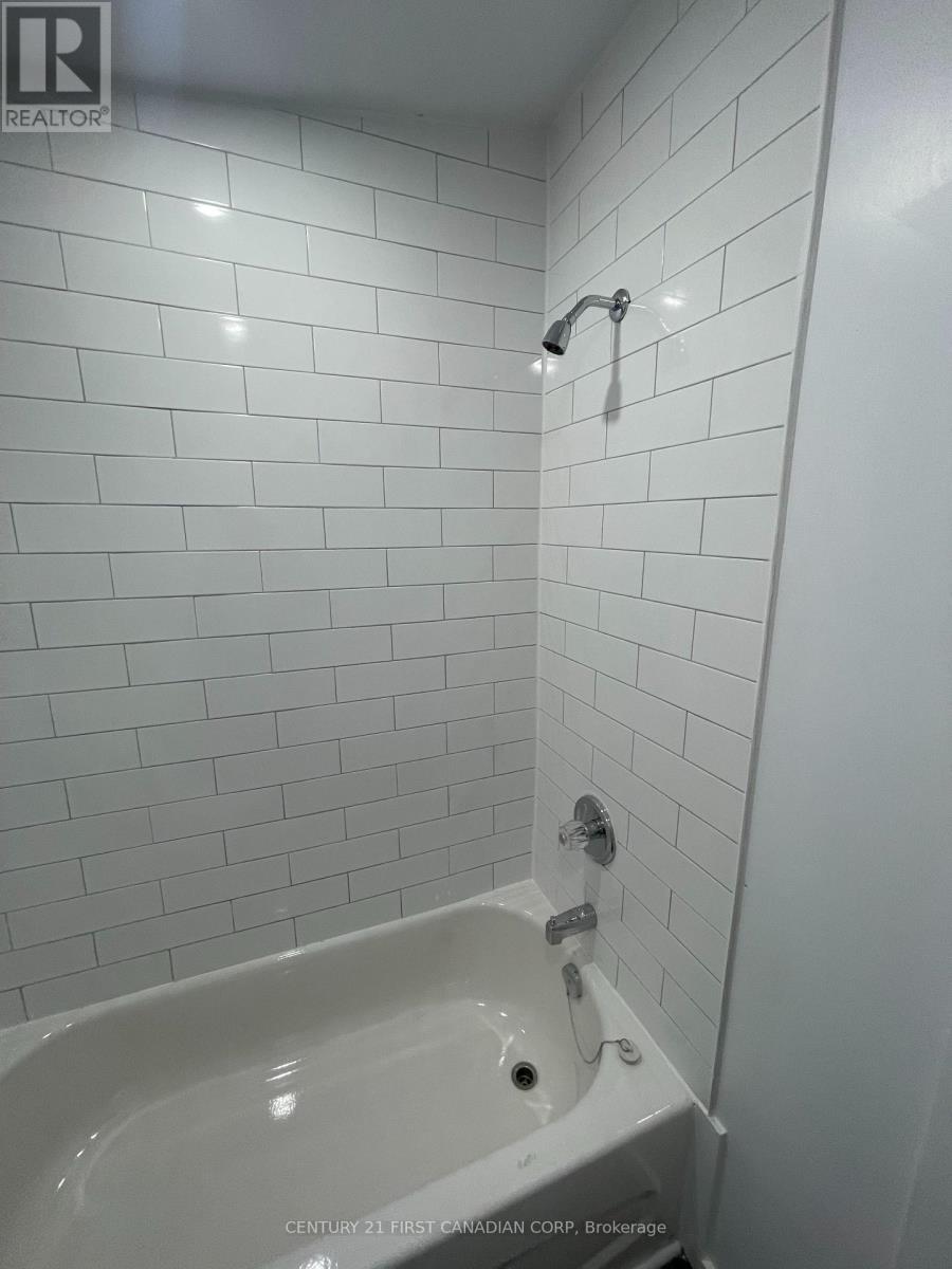 292 Simcoe Street, London East, Ontario  N6B 1J5 - Photo 36 - X12381222