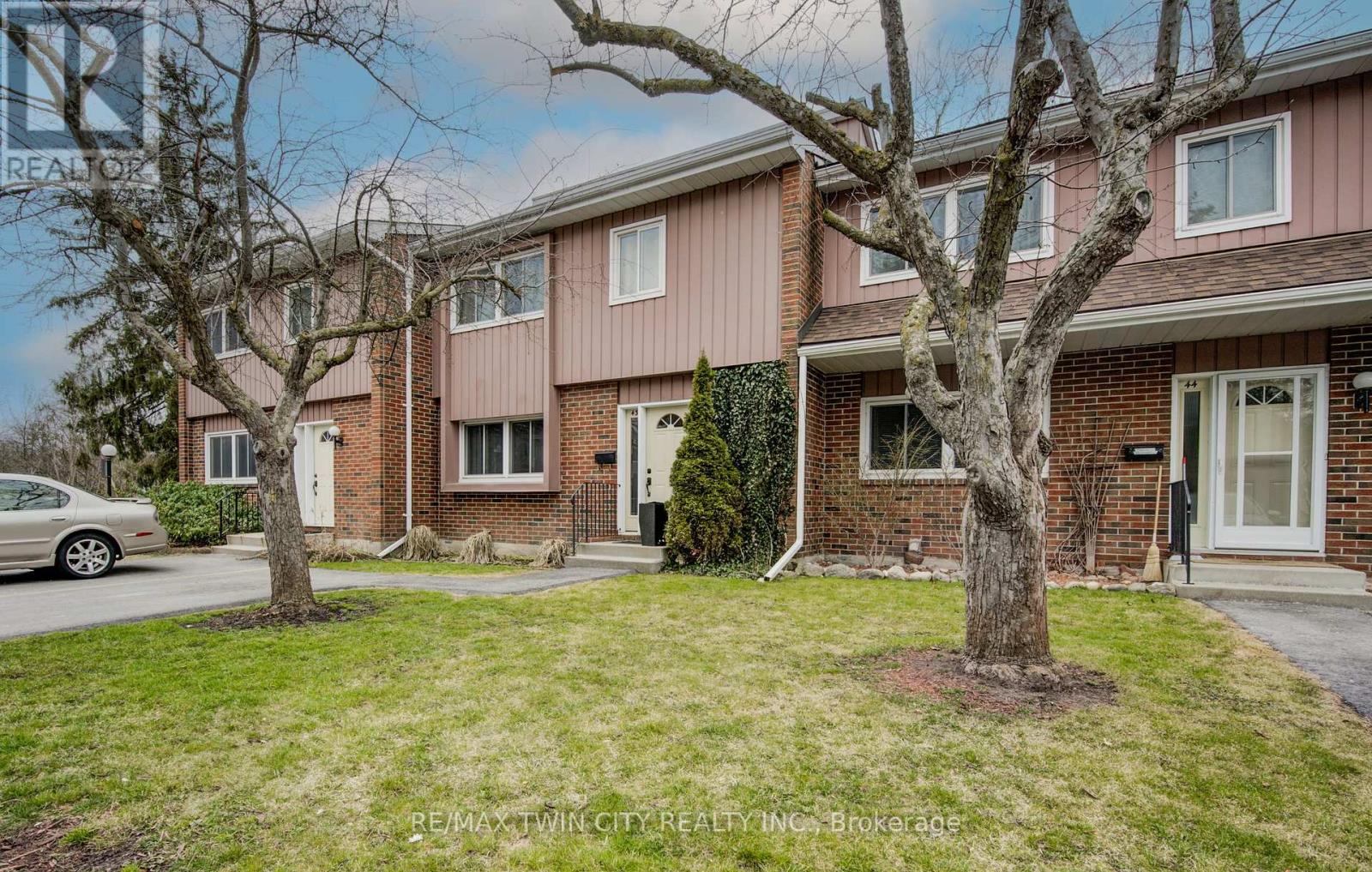 Property at 43 - 121 UNIVERSITY AVENUE E image 1