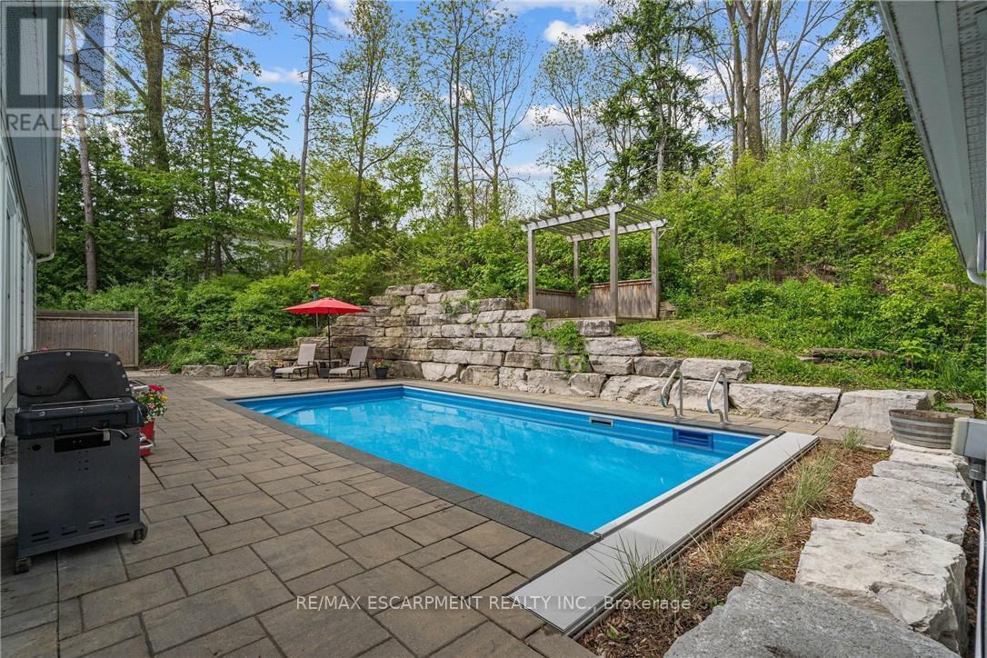 14 Sullivan's Lane, Hamilton (Dundas), Ontario  L9H 5N7 - Photo 2 - X12380935