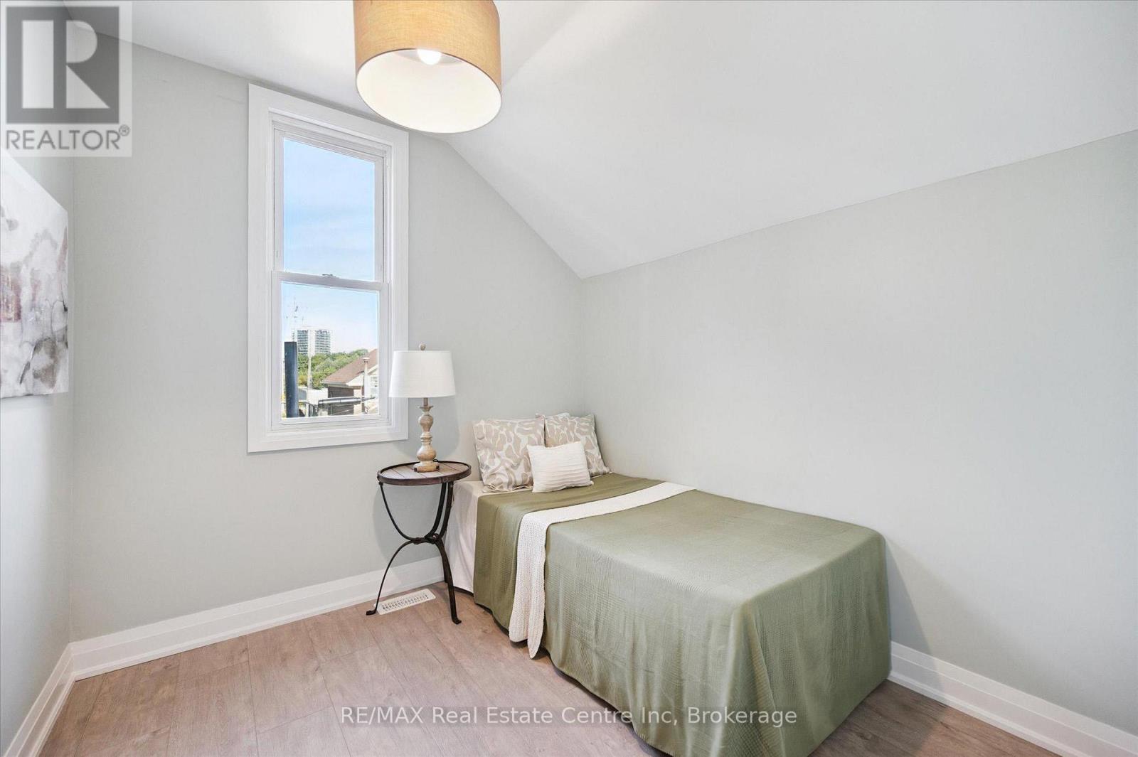 68 Spruce Street, Cambridge, Ontario  N1R 4K3 - Photo 10 - X12381193