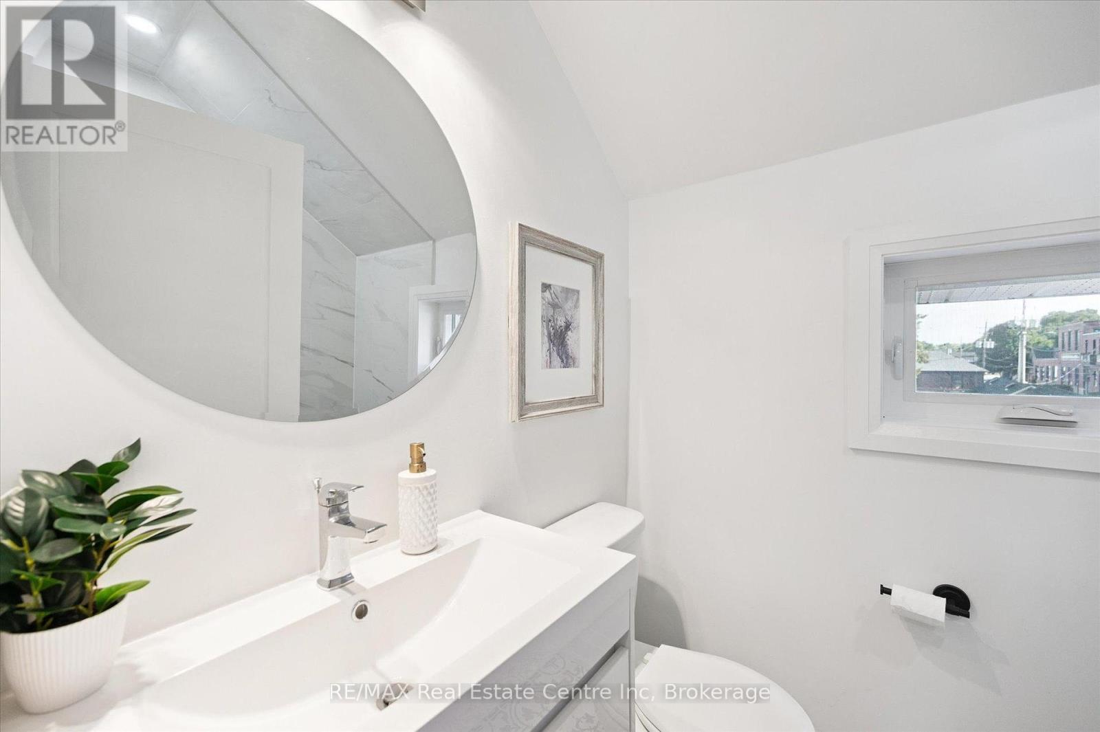 68 Spruce Street, Cambridge, Ontario  N1R 4K3 - Photo 12 - X12381193