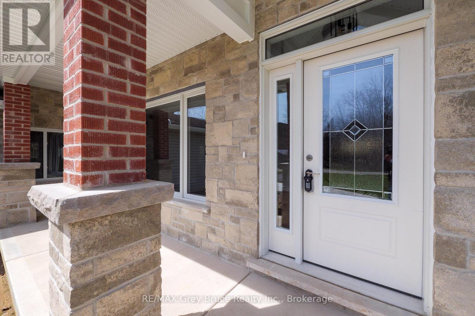 1996 6th Avenue W, Owen Sound, Ontario  N4K 5J1 - Photo 3 - X12381243