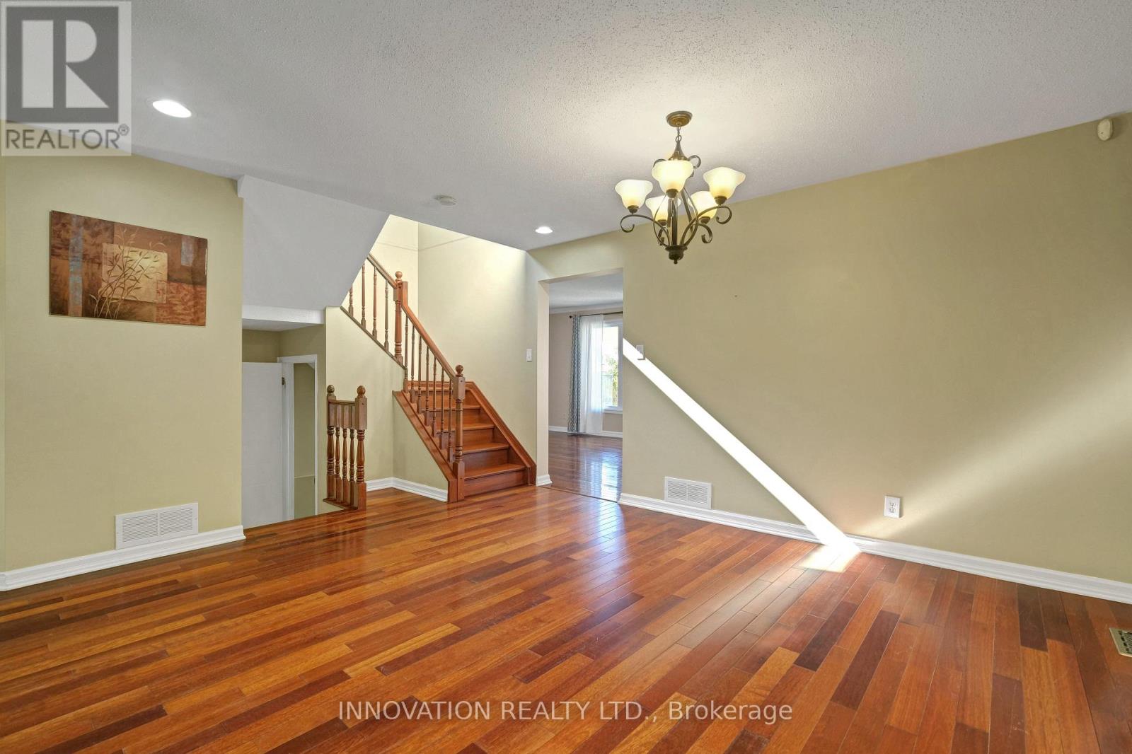 36 Mersey Drive, Ottawa, Ontario  K2K 3A7 - Photo 10 - X12381110