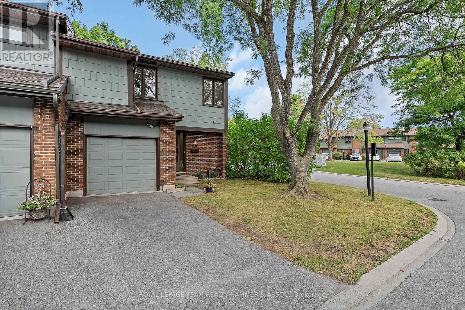 8 CHISHOLM COURT, Ottawa, Ontario