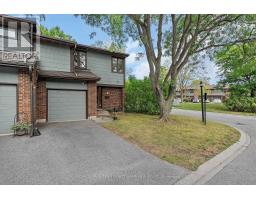 8 CHISHOLM COURT, Ottawa, Ontario