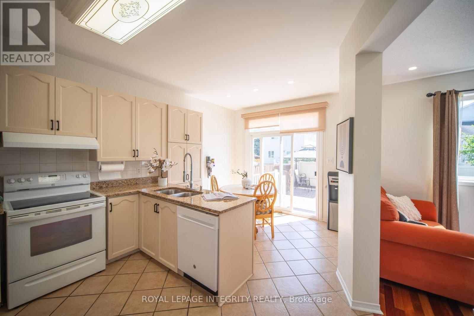 632 Valin Street, Ottawa, Ontario  K4A 3S9 - Photo 15 - X12381219