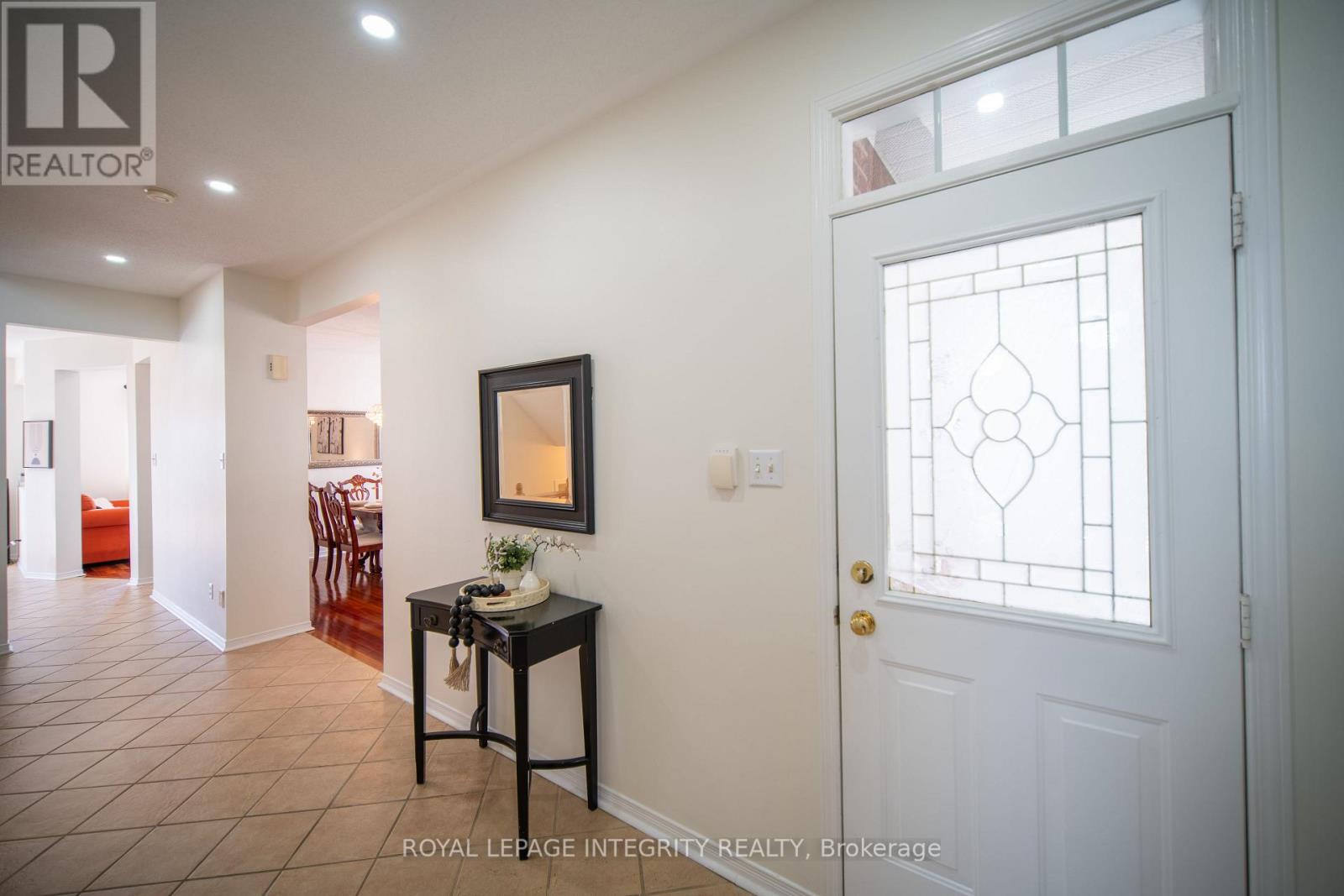632 Valin Street, Ottawa, Ontario  K4A 3S9 - Photo 5 - X12381219