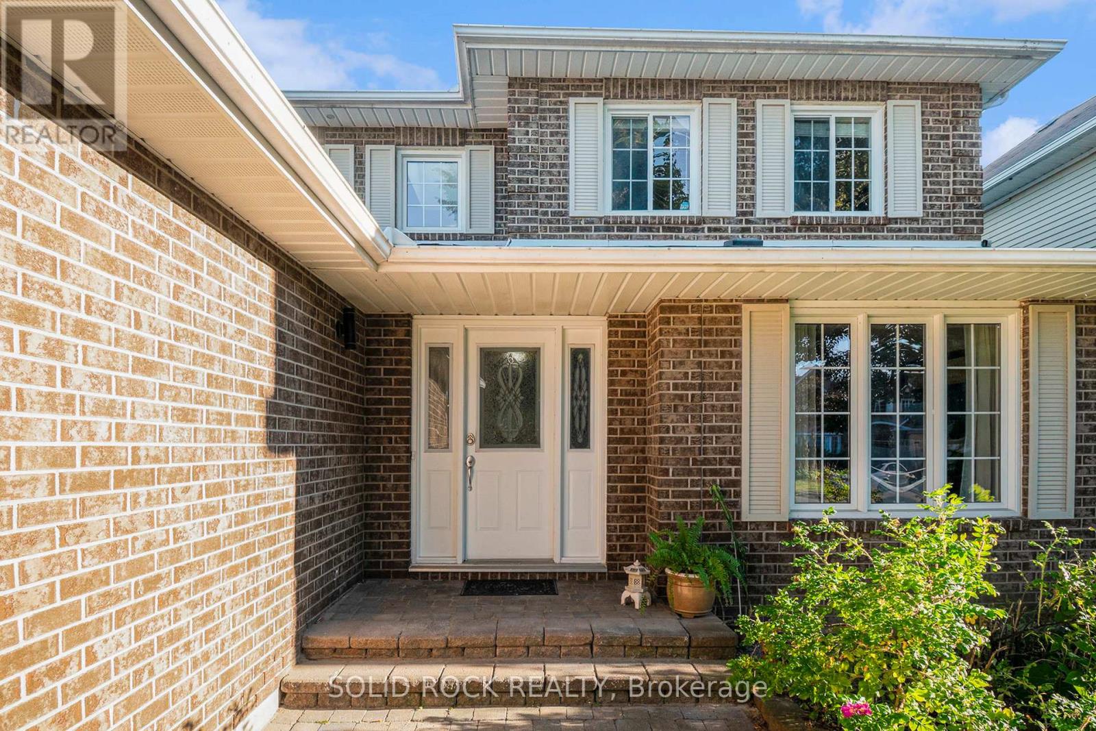 1674 Sansonnet Street S, Ottawa, Ontario  K1C 5Y6 - Photo 8 - X12381277