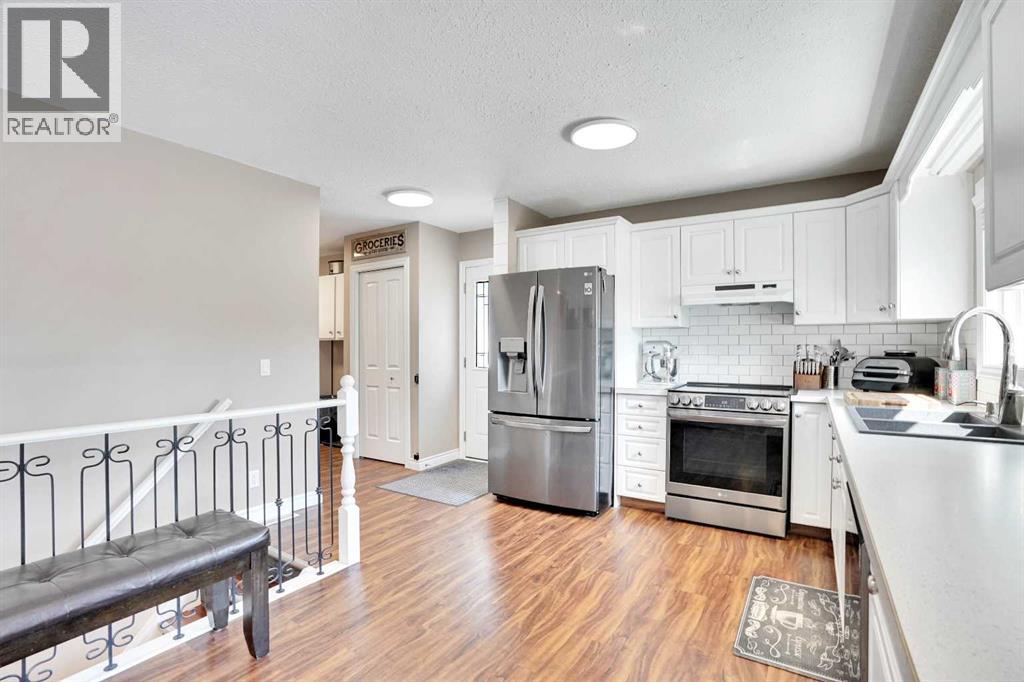210 2 Avenue, Linden, Alberta  T0M 1J0 - Photo 10 - A2254108