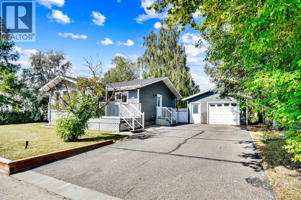 210 2 Avenue, Linden, Alberta  T0M 1J0 - Photo 2 - A2254108