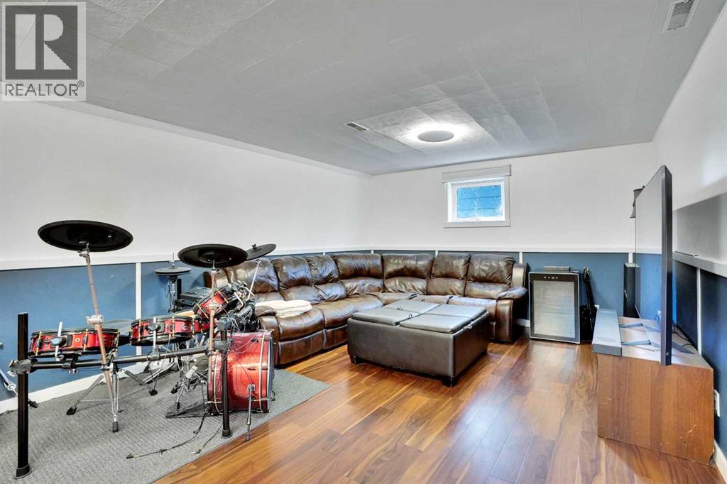 210 2 Avenue, Linden, Alberta  T0M 1J0 - Photo 28 - A2254108