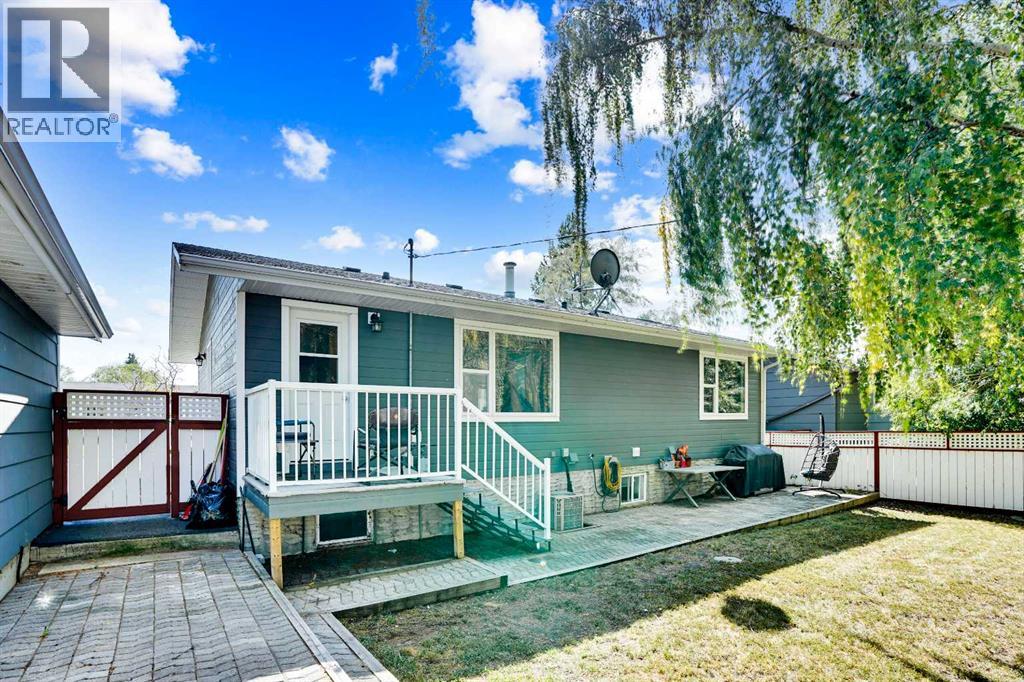 210 2 Avenue, Linden, Alberta  T0M 1J0 - Photo 3 - A2254108