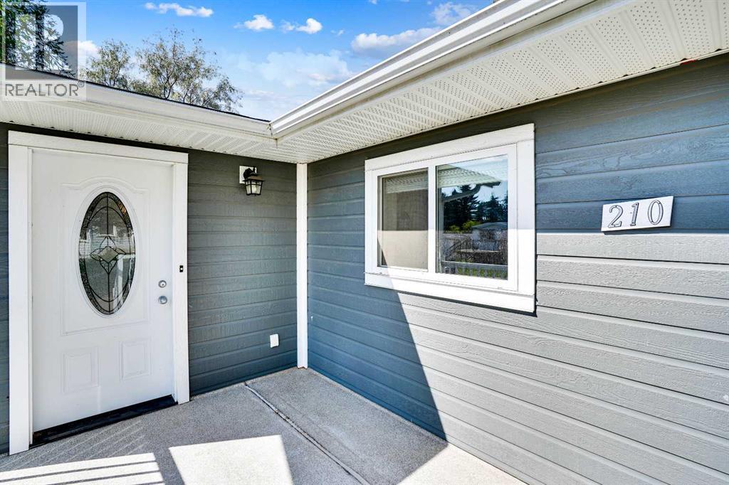 210 2 Avenue, Linden, Alberta  T0M 1J0 - Photo 35 - A2254108