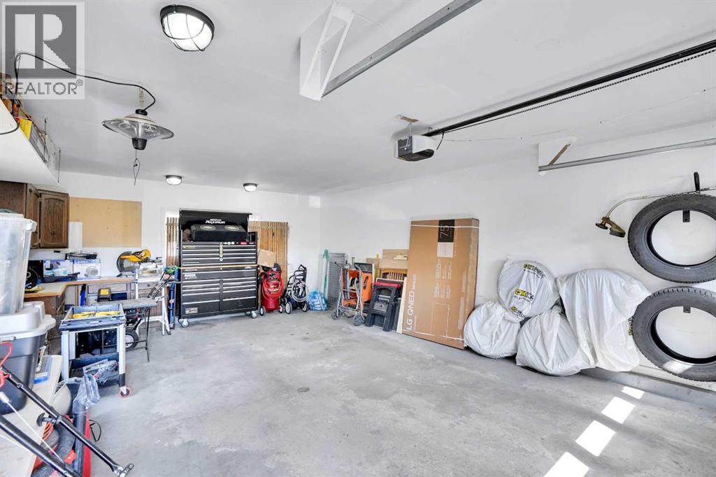 210 2 Avenue, Linden, Alberta  T0M 1J0 - Photo 36 - A2254108