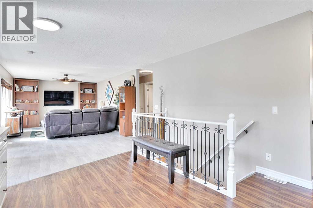210 2 Avenue, Linden, Alberta  T0M 1J0 - Photo 9 - A2254108