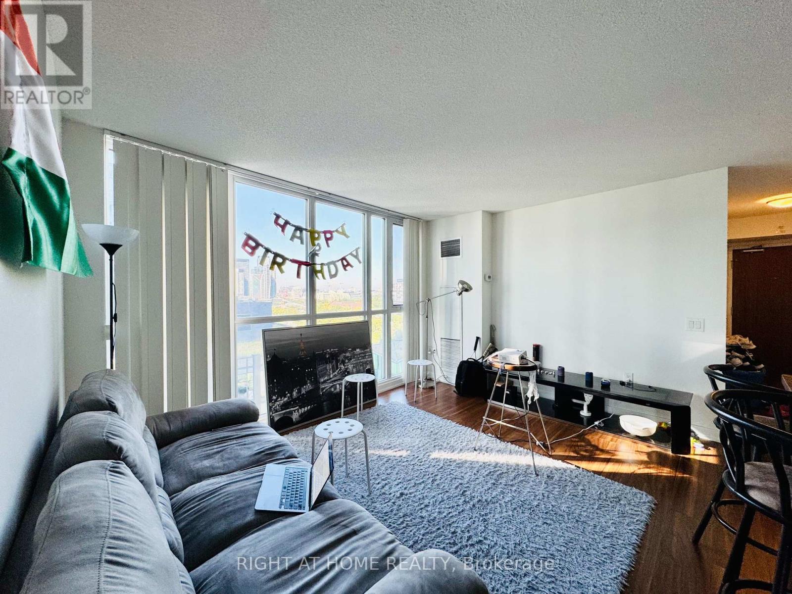 1506 - 85 Queens Wharf Road, Toronto, Ontario  M5V 0J9 - Photo 6 - C12365834
